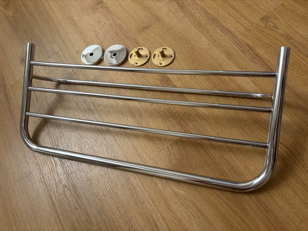 Autres accessoires: Chrome Rack with Wall Mounts for Bathroom, Hall, Corridor – D'occasion à Baar par dieUhrenwerkstatt 1