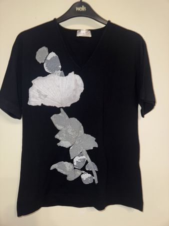 Schwarzes Bonita Shirt Gr. M, V-Ausschnitt, Glitzerapplikati