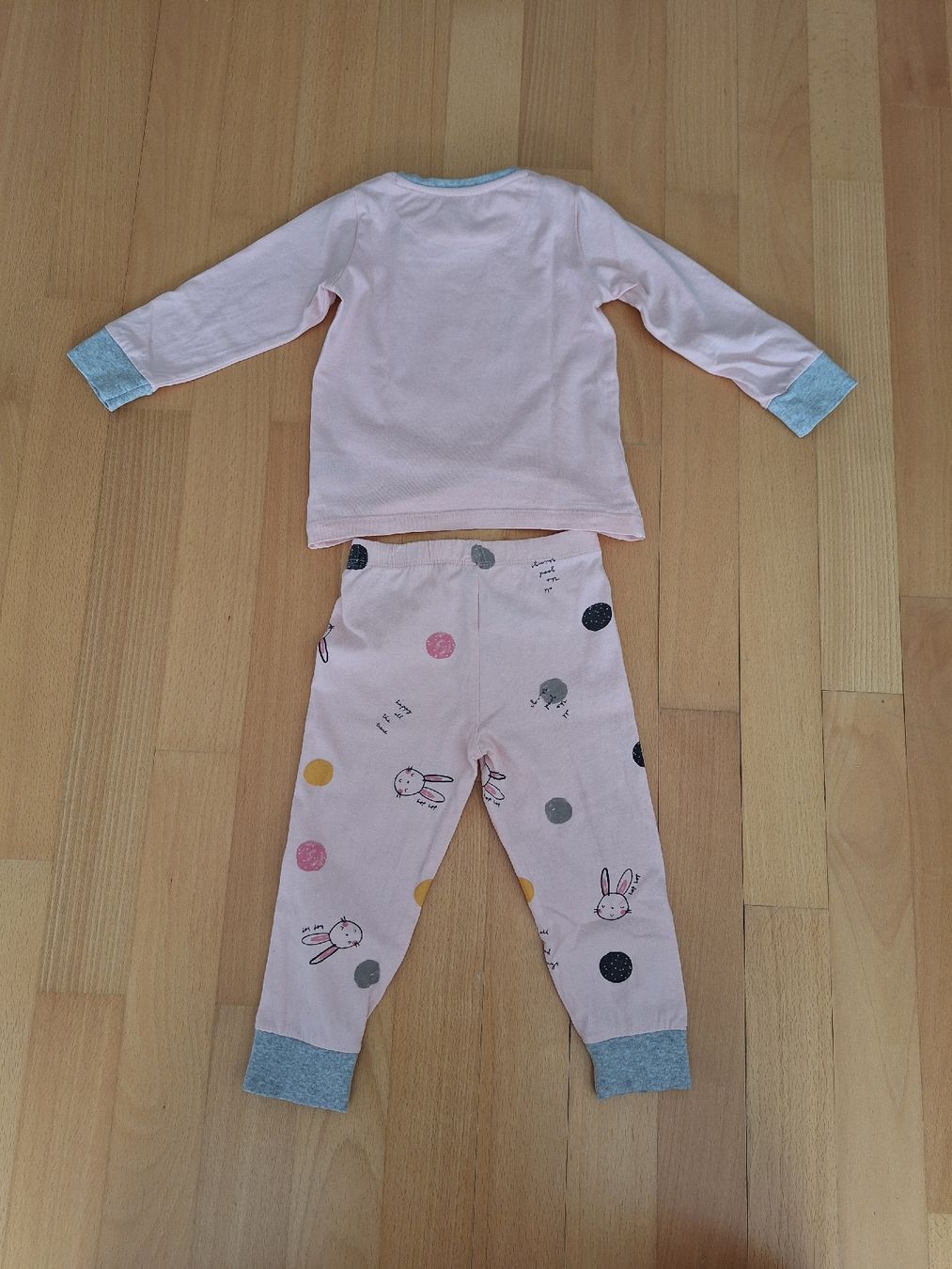 Pyjamas & Ähnliches: Pyjama "Hase" in Gr. 92 – Gebraucht aus Oberrieden von smarties949 1