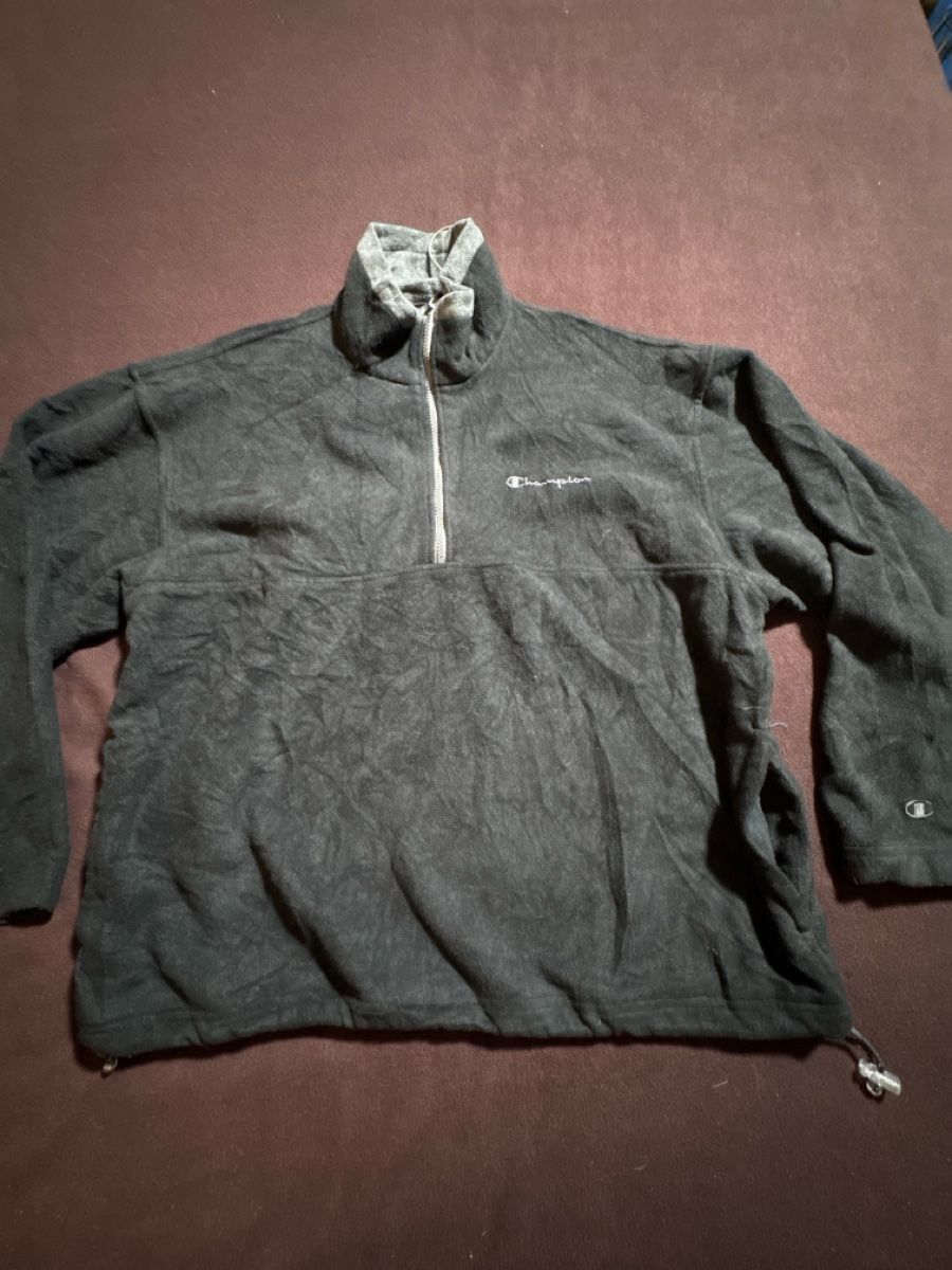 Champion Pullover & Sweatshirts: Pull Champion noir fermeture éclair taille L bon état – Neu (gemäss Beschreibung) aus Cressier FR von per_95ld
