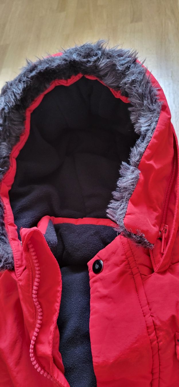 Jacken & Mäntel: Winterjacke rot Kids 128cm – Gebraucht aus Oberwil BL von Manue1974 2