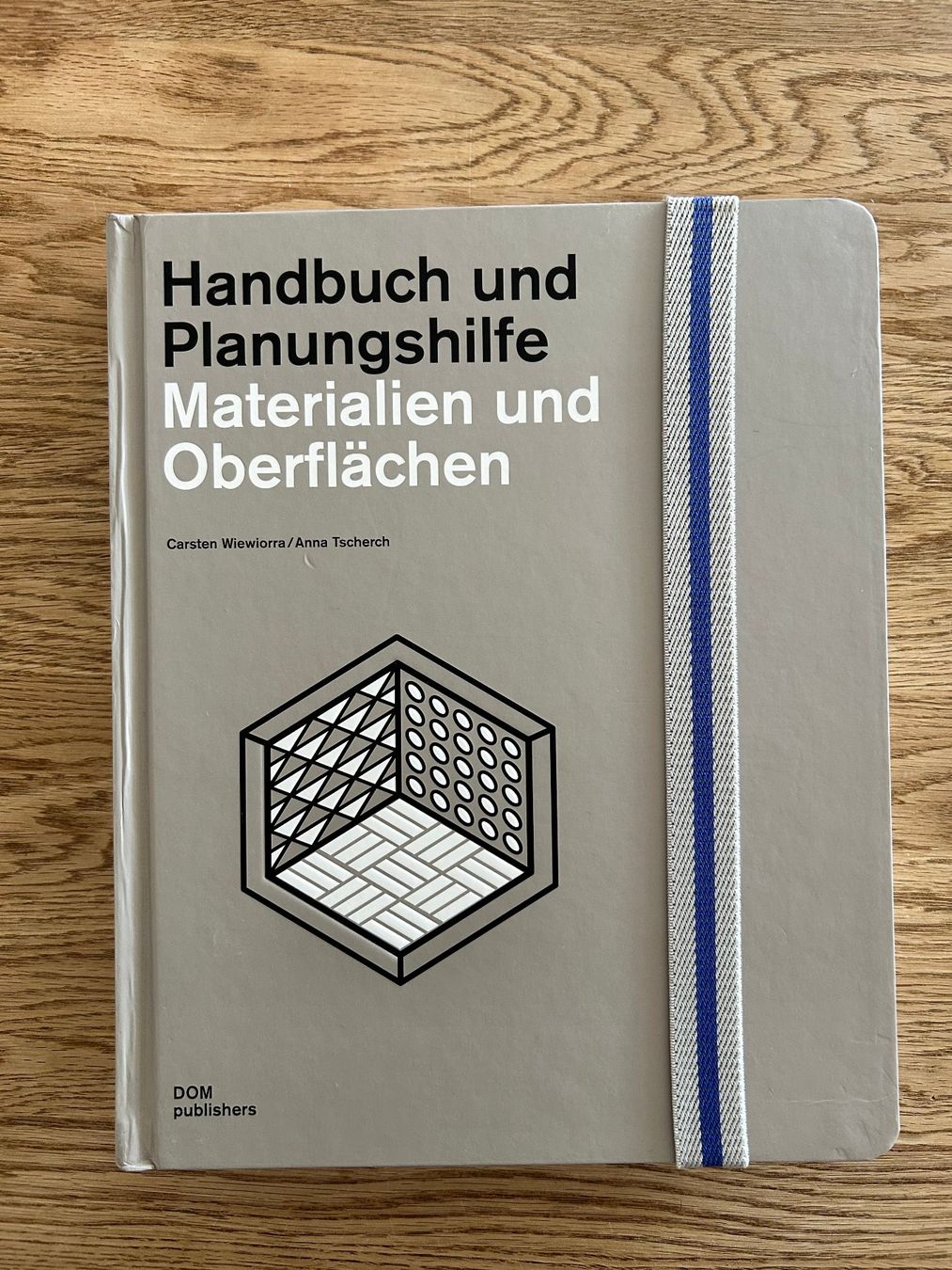 Libri: Materialien und Oberflächen: Handbuch und Planungshilfe – Nuovo (secondo la descrizione) da Riedholz venduto da rebeccas