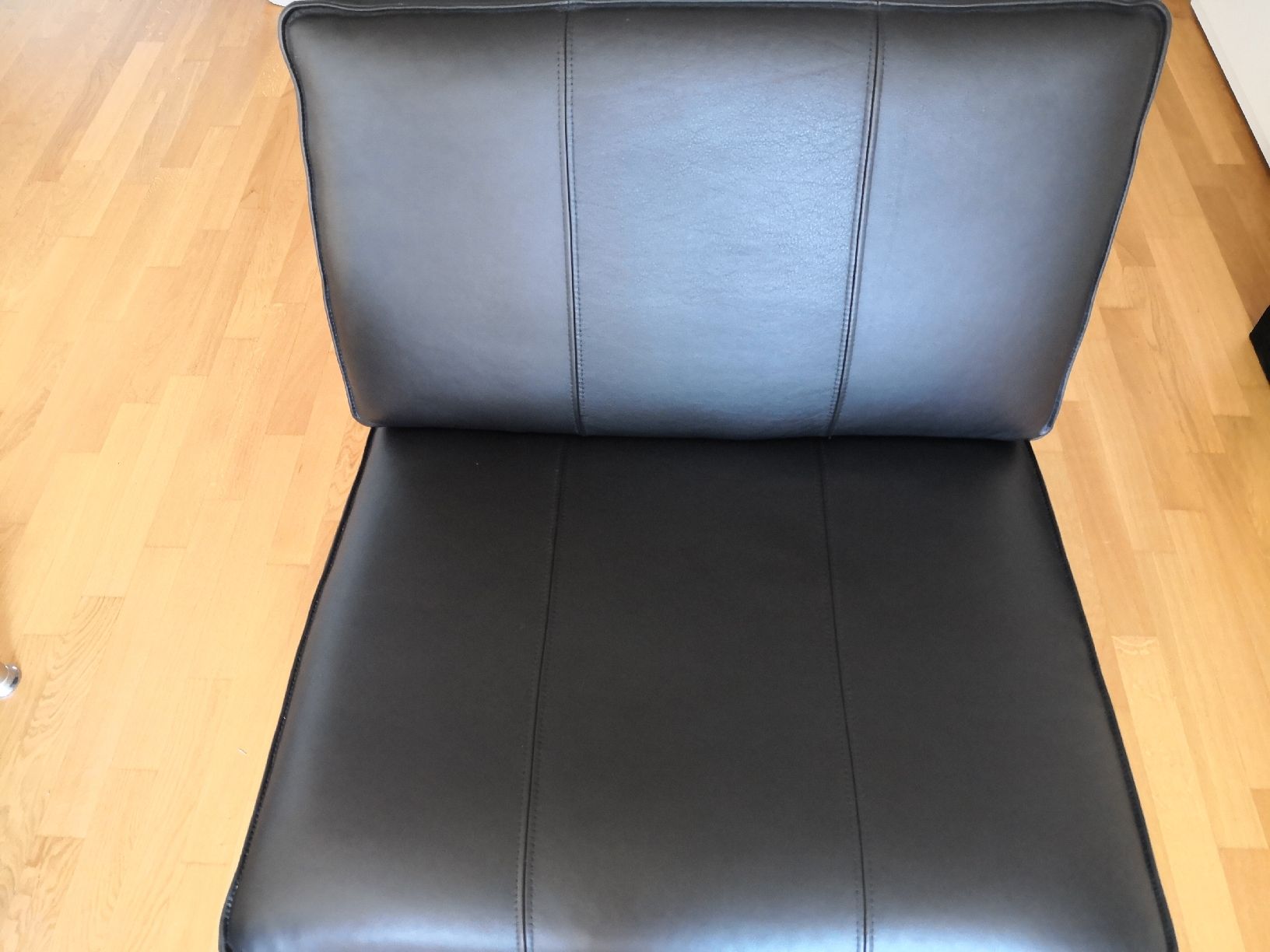 Ikea Sofas: Schwarzes Ledersofa Ikea – Neu (gemäss Beschreibung) aus Dietlikon von len_6qjk 1