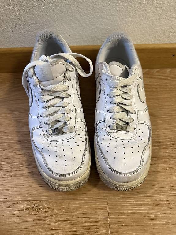 Scarpe da uomo: NIKE AIR FORCE 1 SNEAKERS – Usato da Winterthur venduto da fij_f65r