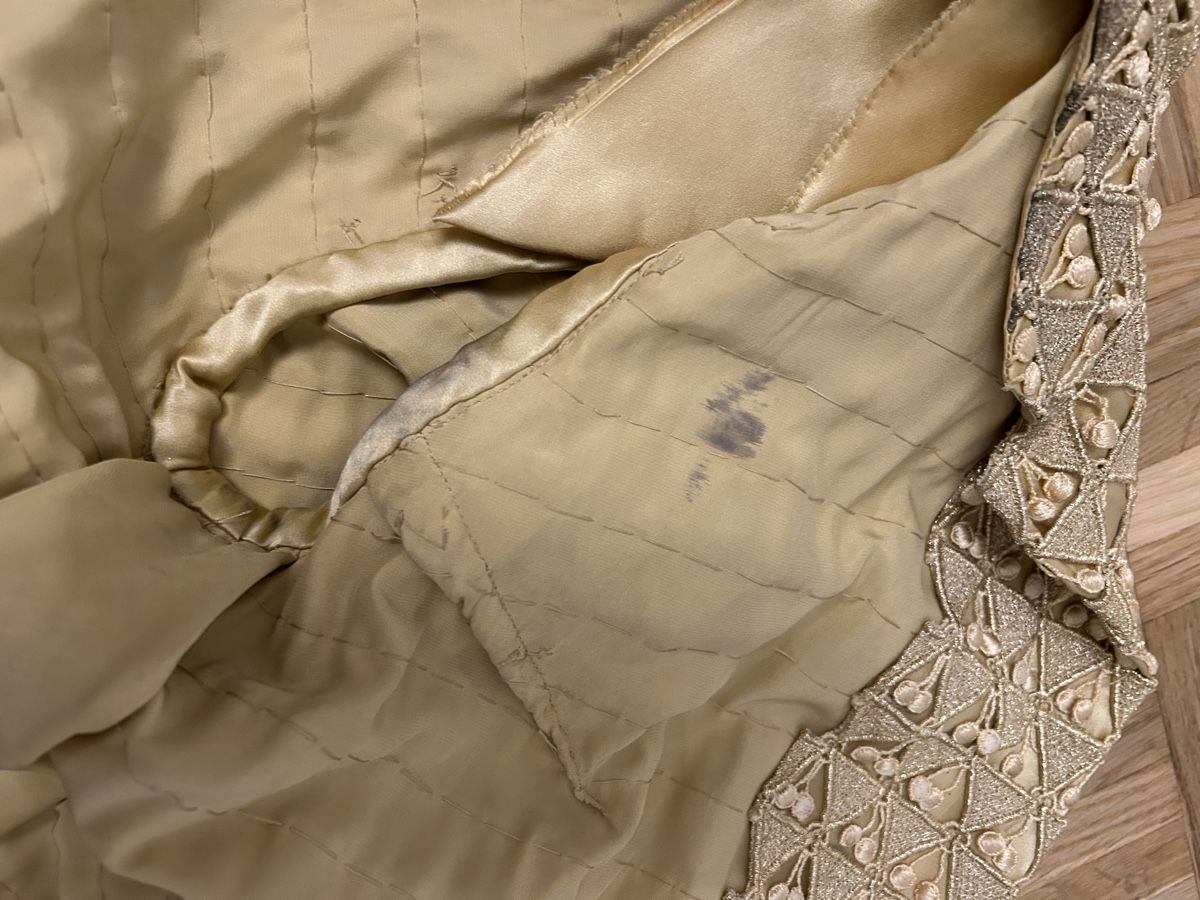 Kostüme: Couture Zweiteiler in Gold – Gebraucht aus Birsfelden von Exclusivity 4