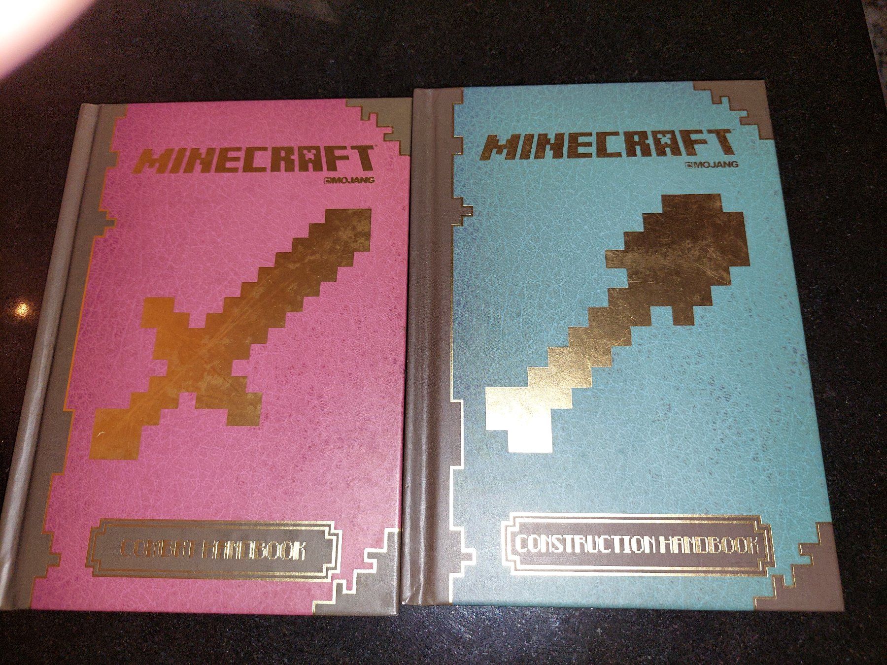 Bücher: MINECRAFT CONSTRUCTION + COMBAT HANDBOOK (ENG) – Gebraucht aus Spiegel b. Bern von Natix