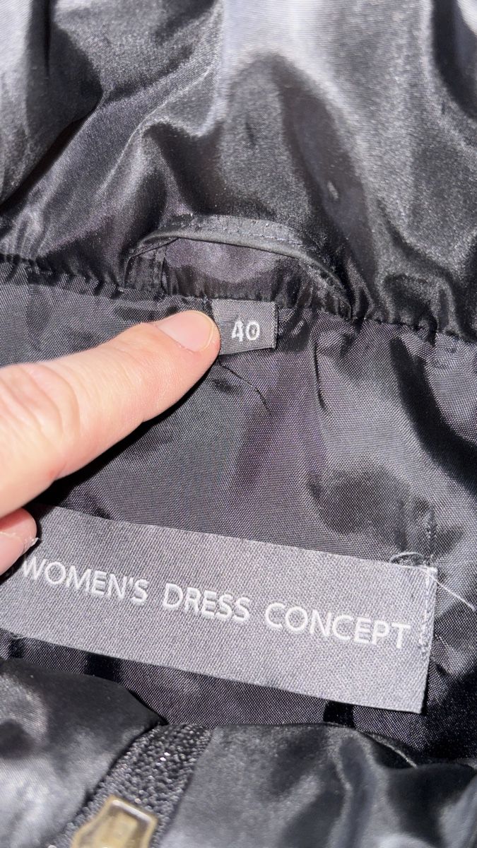 Giacche: Schwarze Winterjacke mit speziellem Muster, Gr. 40 – Nuovo (secondo la descrizione) da Studen BE venduto da eli11303 1