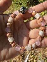 Handgefertigtes Armband mit Rosenquarz und Sakura-Achat