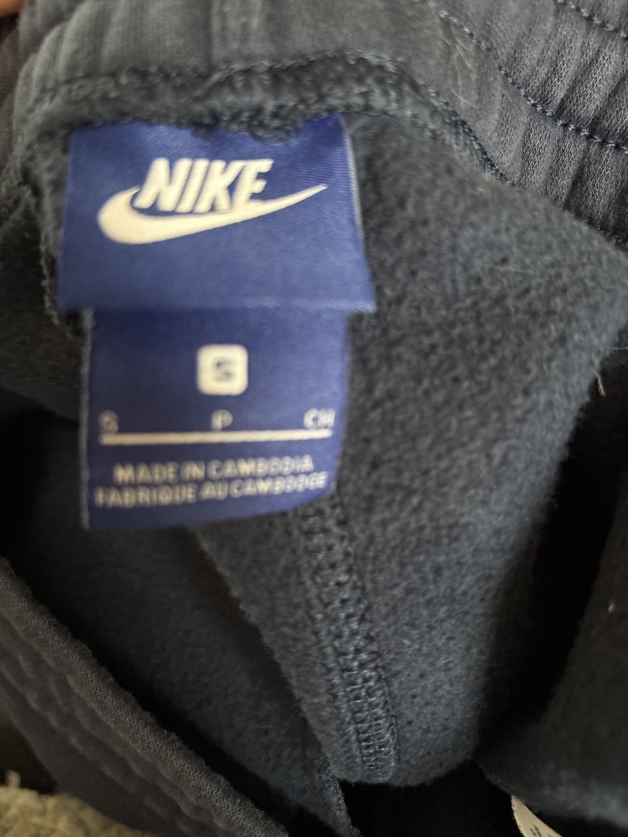 Nike Pantaloni: Nike – Usato da Pully venduto da Kalissa 4