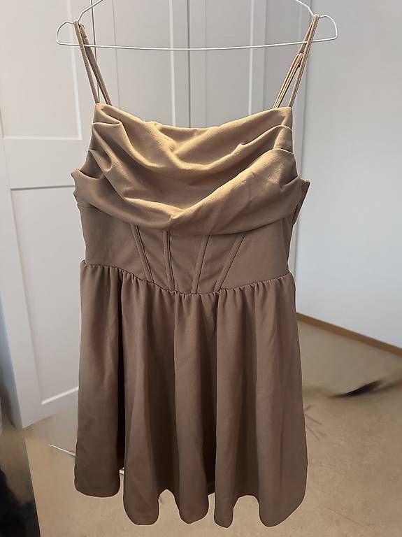 Vestiti: Kleid Beige/Braun – Usato da Luzern venduto da _.Horizon._