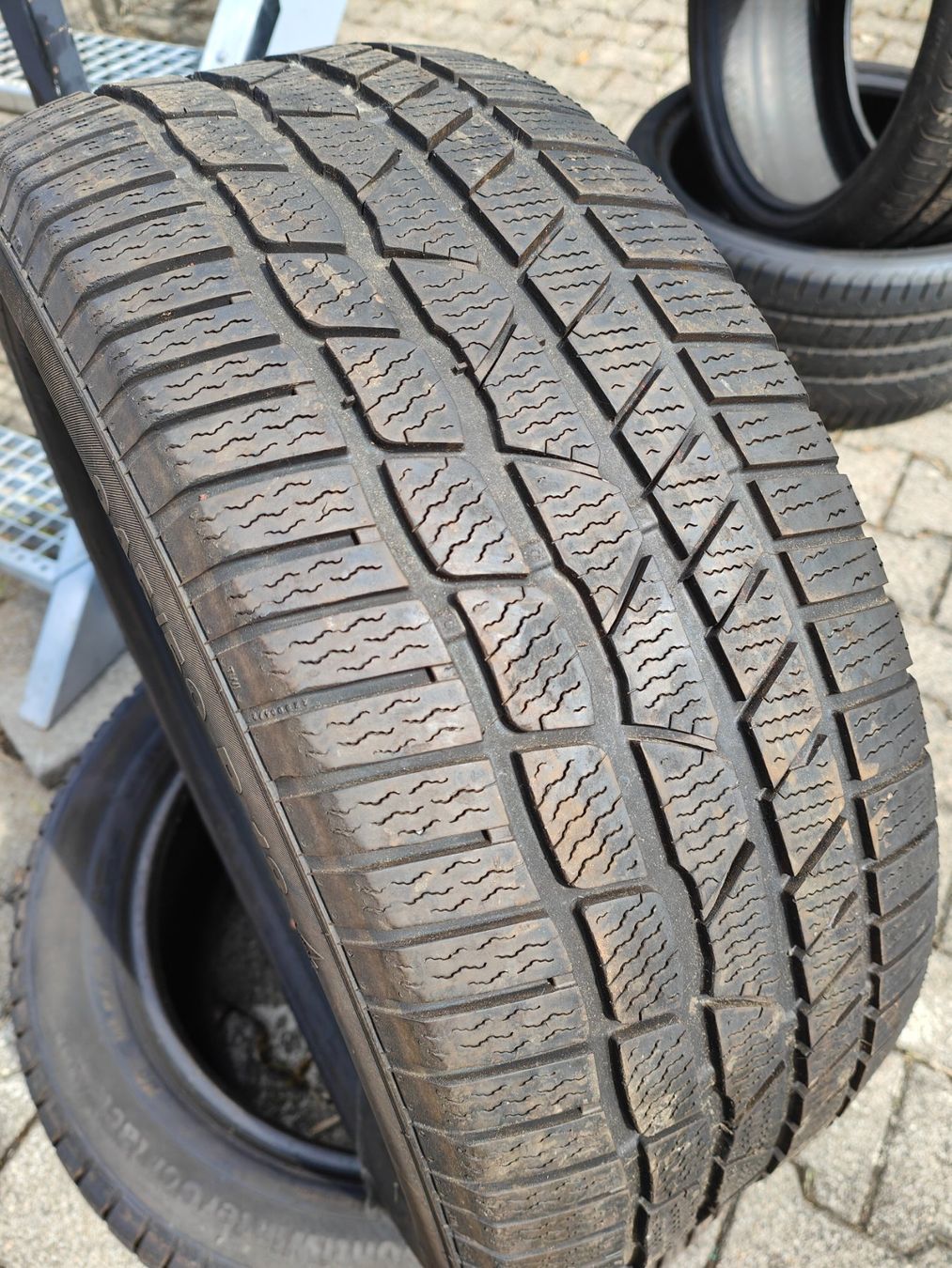 Continental Pneumatici & Ruote complete: Winterreifen 245/50 R18 – Usato da Oberengstringen venduto da Reifen-Lagerverkauf 1