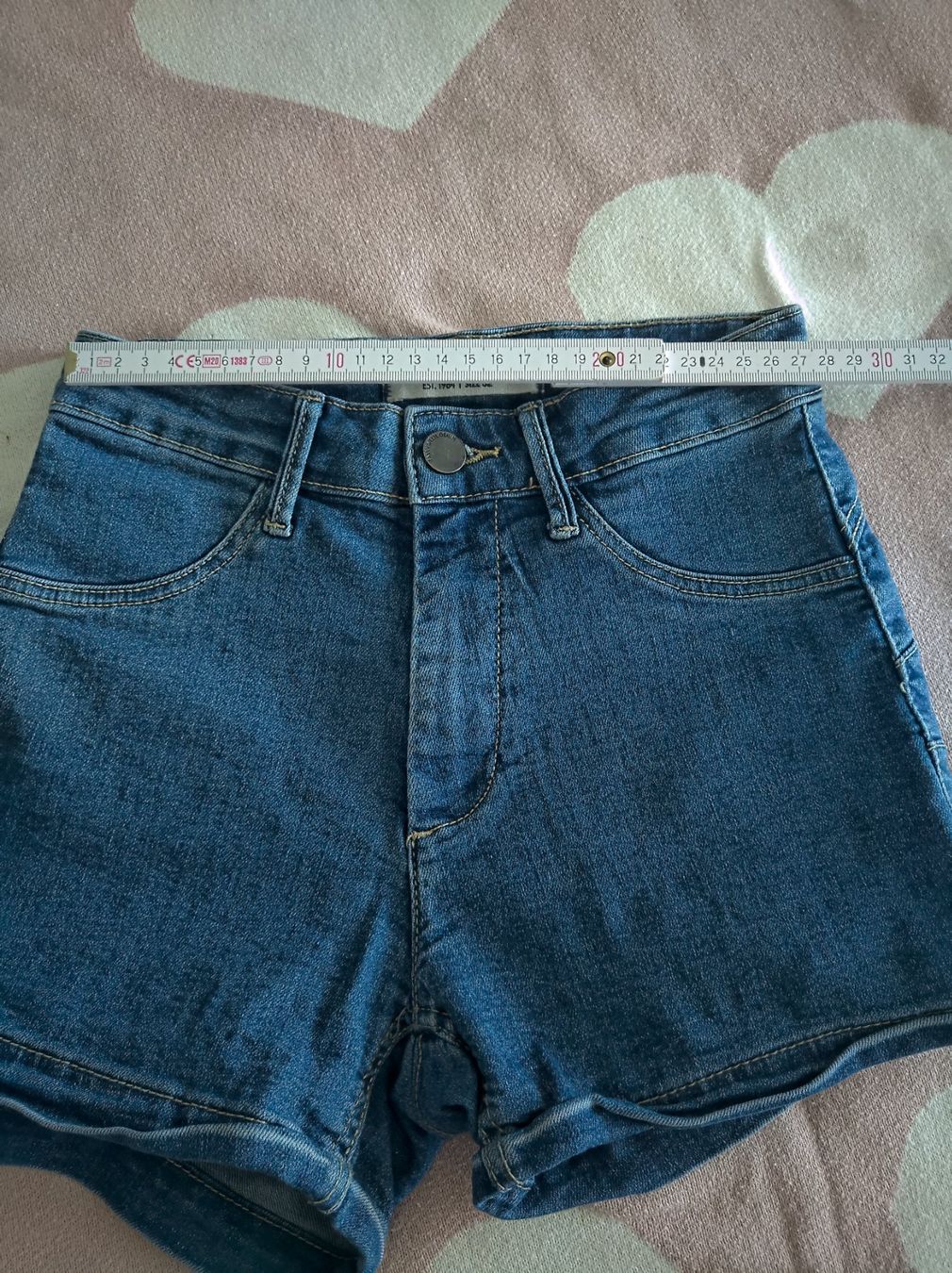 Tally Weijl Lotti & Set di vestiti: Jeans Shorts – Usato da Salenstein venduto da Silly...0 1