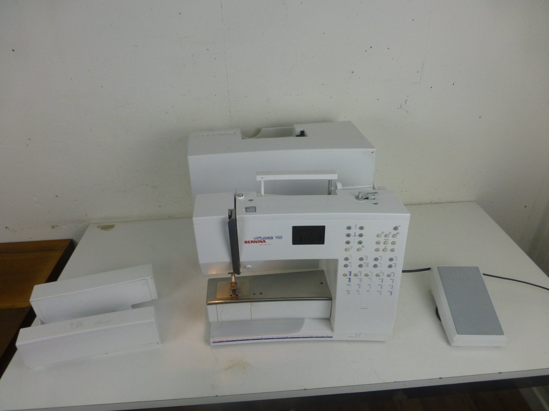 Bernina Macchine da cucire: BERNINA Virtuosa 150 mit Original Koffer – Usato da Fahrweid venduto da ekv