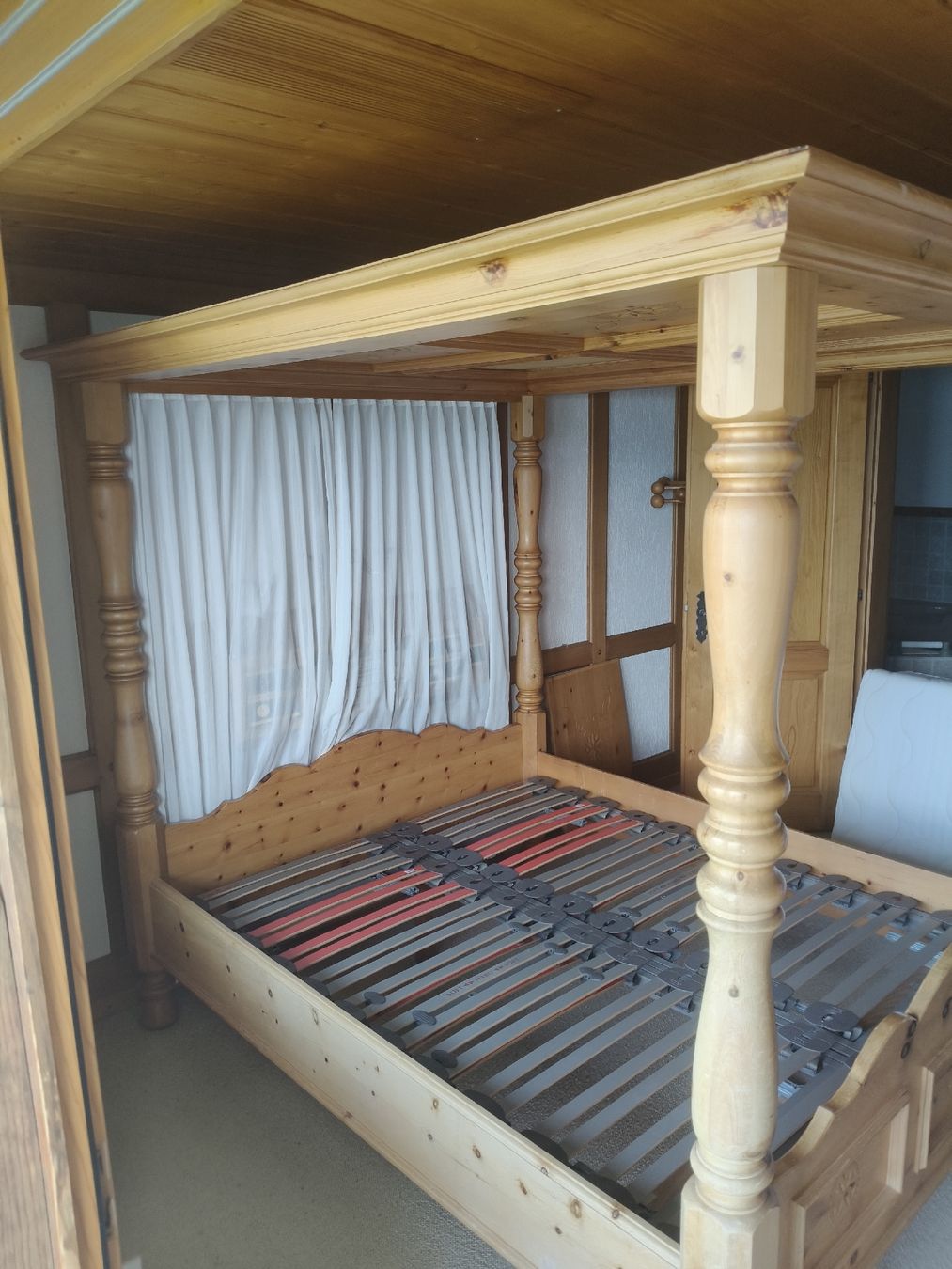 Betten: Himmelbett ais Massiveholz  – Gebraucht aus Zwingen von inf_2blh