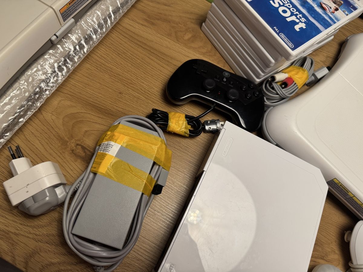 Nintendo Console: Nintendo Wii avec accessoires – Usato da Peseux venduto da ola_psb6 4