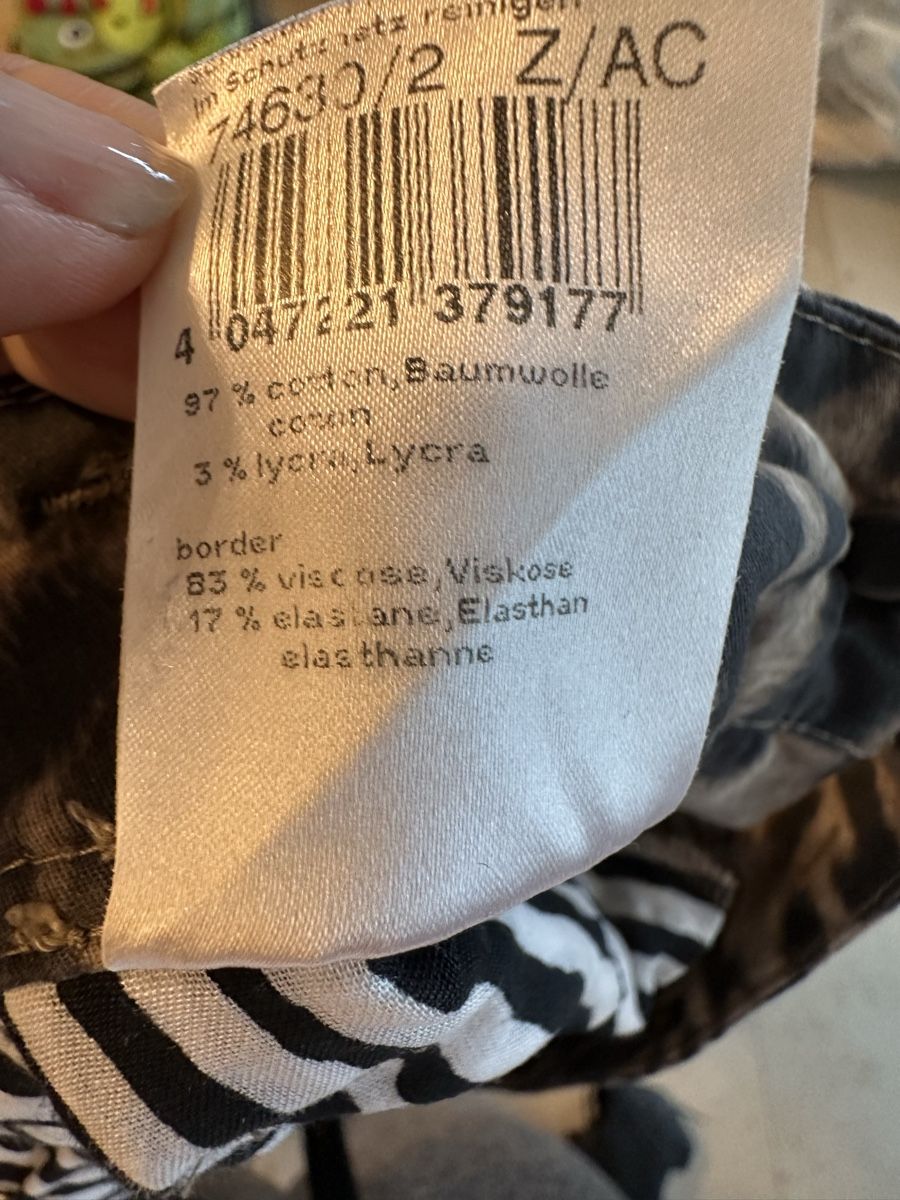 Marc Cain Pantaloni: Marc Cain Capri Hose Leo Print Gr. N3 – Usato da Buchs SG venduto da Sunie 5