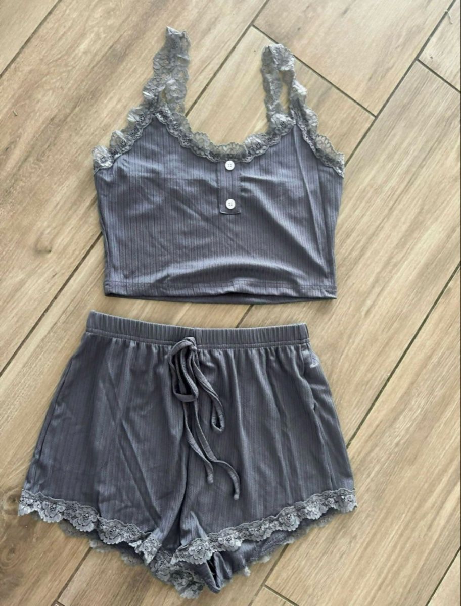 Negligees & Pigiami: GRAUES PYJAMA-SET MIT SPITZE – Nuovo e nell'imballaggio originale da Dübendorf venduto da ali_g7p8