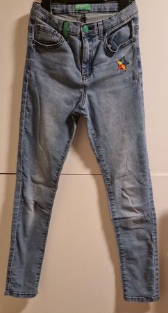 Benetton Jeans mit Stern, Gr. 140, Top  & Günstig Porto