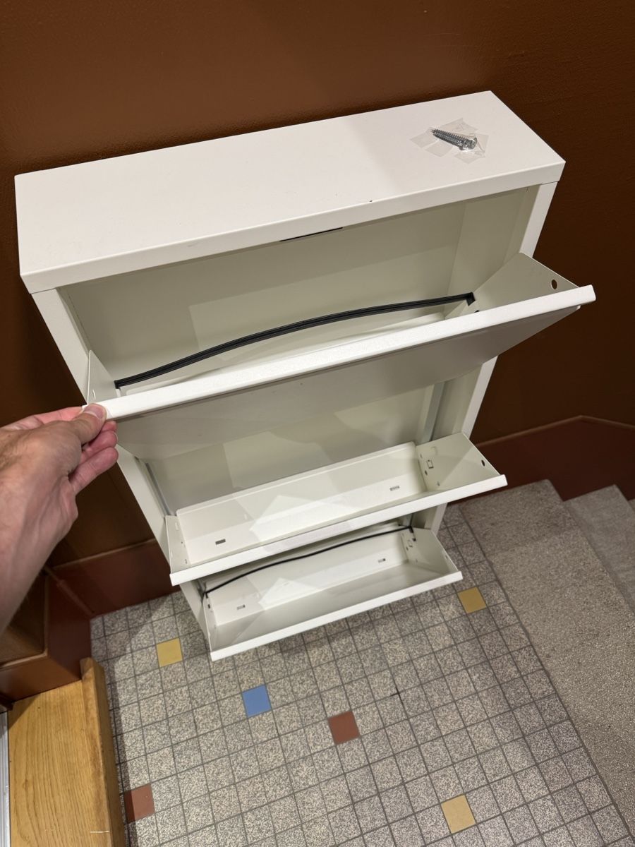 Armadi: Schuhschrank weiss 3 stufen – Usato da Bern venduto da CheetahPaw 1