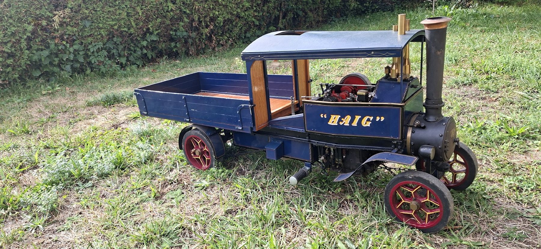 Lastwagen: Machine à vapeur HAIG, camion à plateau – Gebraucht aus Les Avants von cenovis02 2