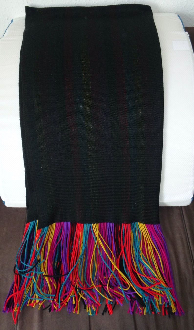 Sonstige Damenmode: Châle noir avec franges multicolores – Gebraucht aus Châtelaine von fil_7lqg 1