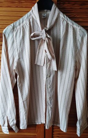 Bluse mit Schleife, helles Beige in Grösse 36