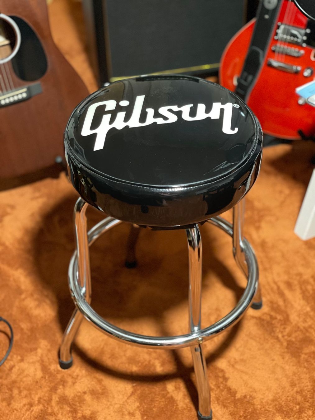 Gibson Hocker: Gibson Barhocker Chrom, schwarzes Polster – Gebraucht aus Eriz von qot