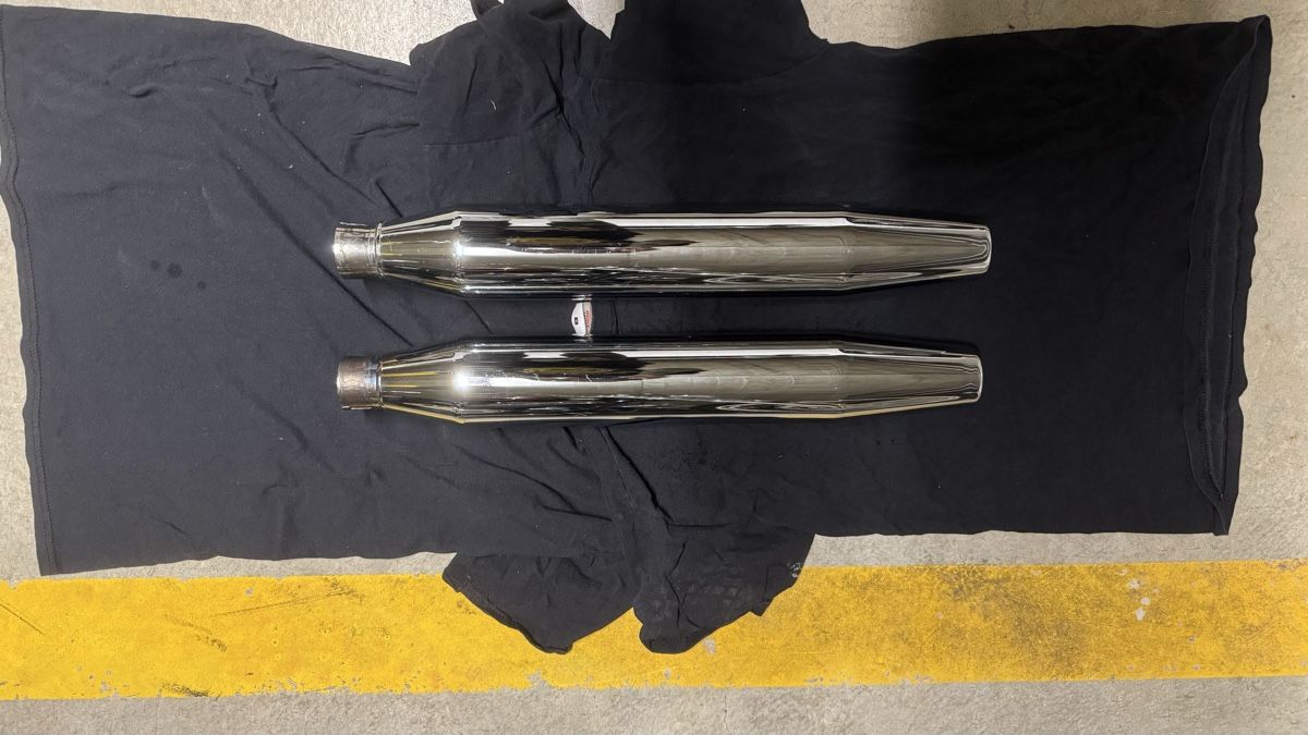 Harley-Davidson Échappements: Harley Softail Original Endtöpfe 2007–2017 – D'occasion à Steinhausen par highlifeparanoid