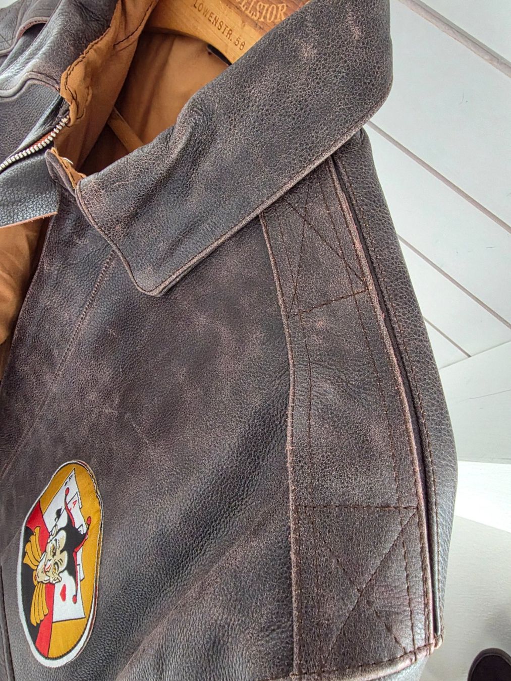 Jacken: A-2 Piloten Jacke mit "Nose Art" BAD EGG – Neu (gemäss Beschreibung) aus Unterlunkhofen von a289339 4