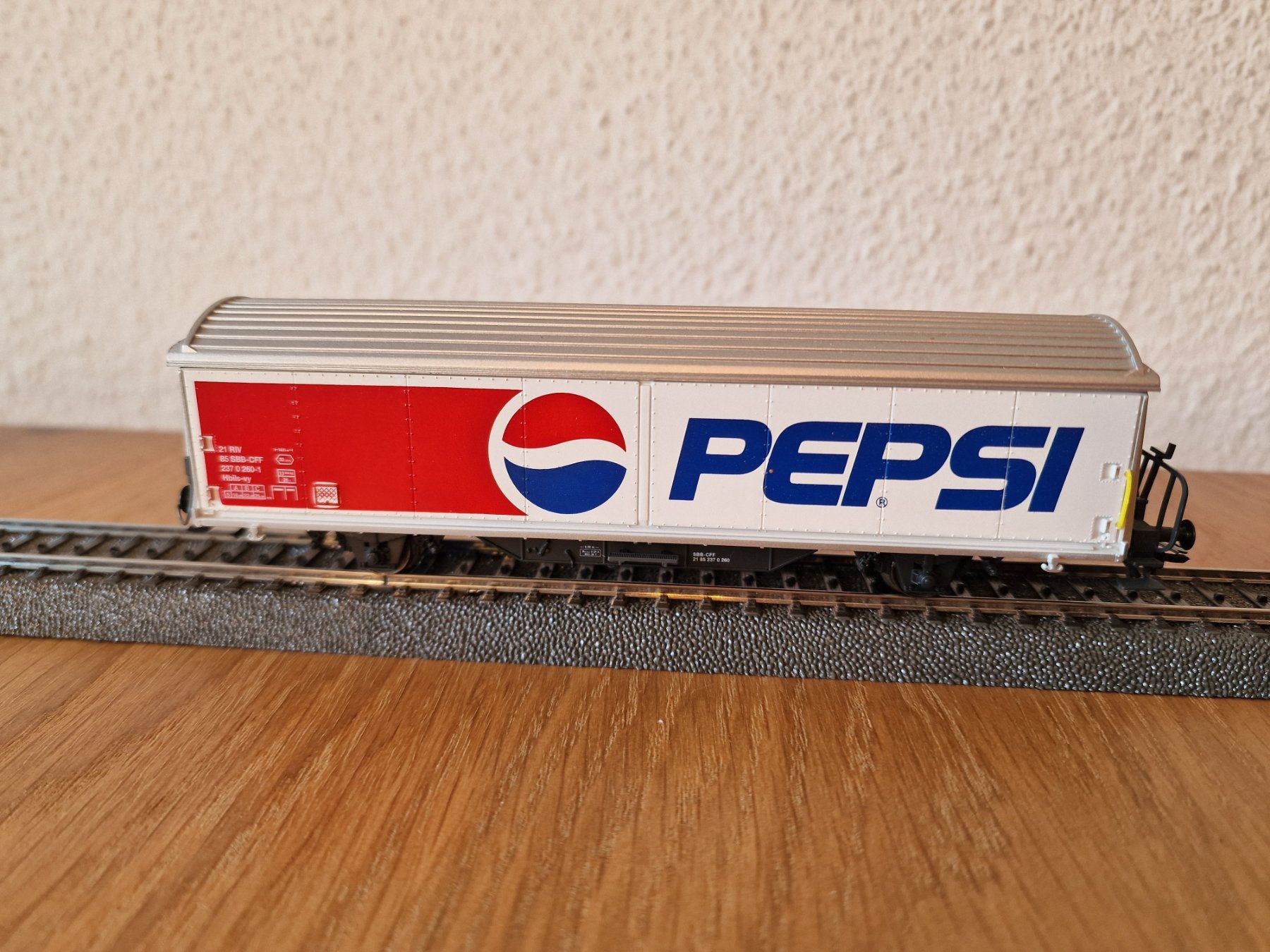 Märklin Modellini di ferrovie: SBB Pepsi Güterwagen H0 – Usato da Matten b. Interlaken venduto da lor_hr9w 1