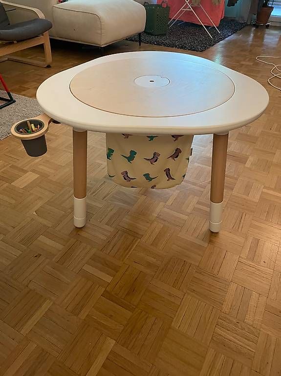 Set di tavolo e panche: Stokke Mutable table and chair – Usato da grand Lancy venduto da elv_5qtq 4