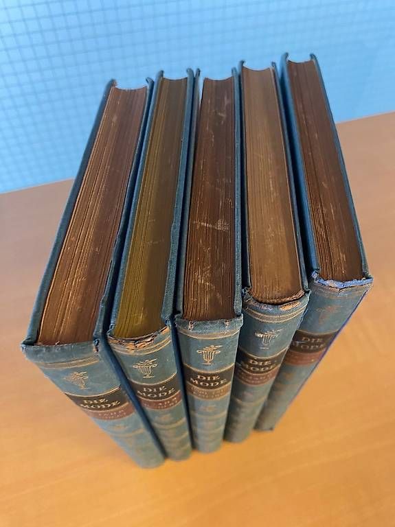 Bücher: 5 Bände - Die Mode – Gebraucht aus Steinhausen von einzelstueck-brocki 1