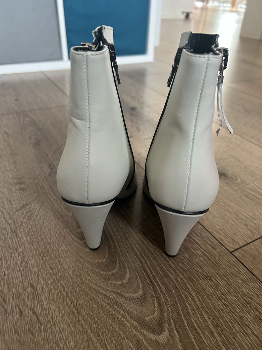 Chaussures femmes: Bottines blanches à talons originaux, pointure 38. – Neuf (Voir description) à Oulens-Echallens par Puppa73 2