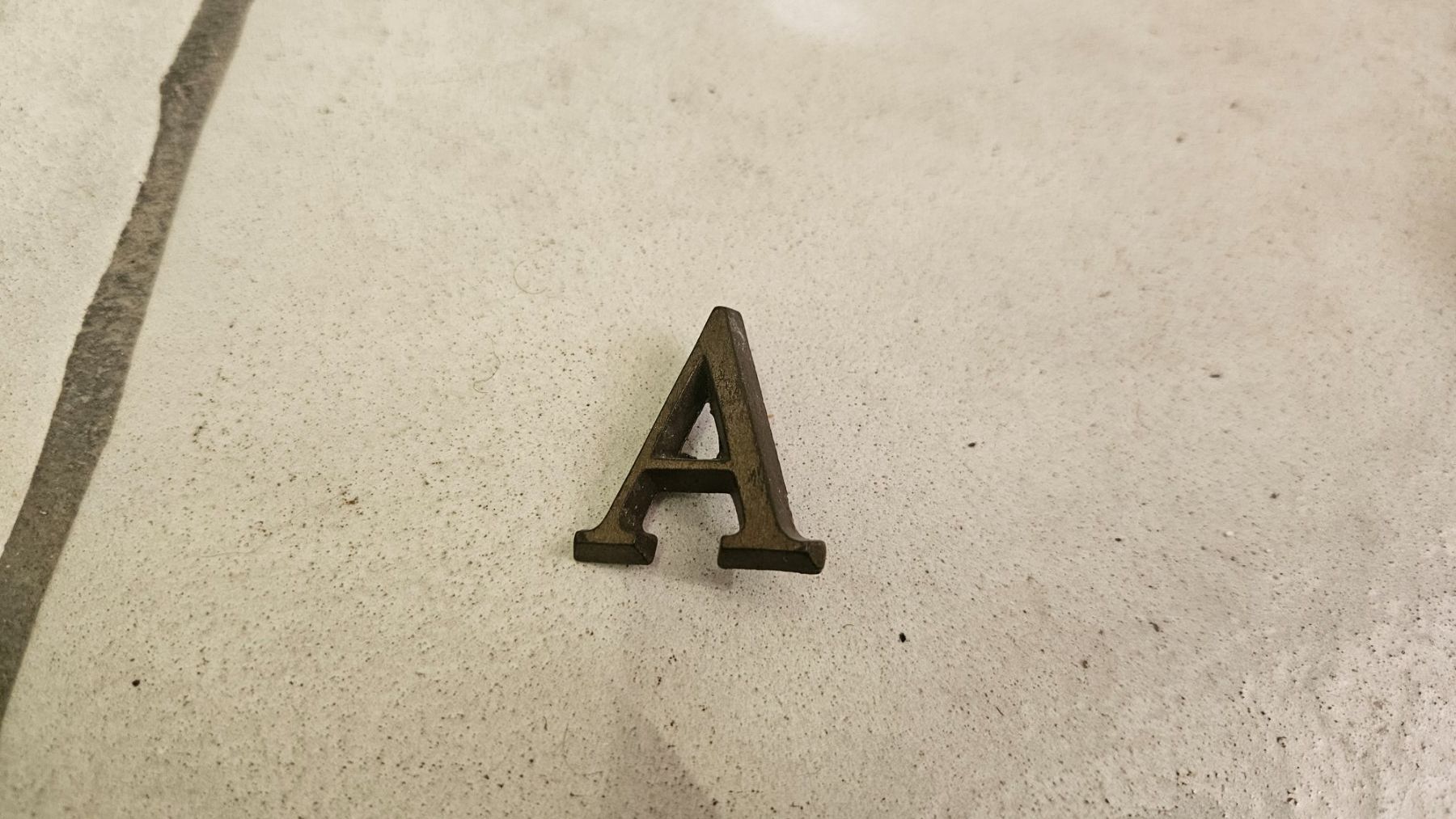 Tutte le decorazioni: 3 piccole lettere di metallo "A" – Usato da Melano venduto da H-Sara 1