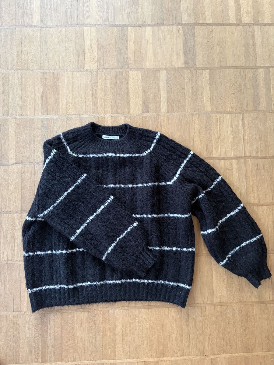 Pull&Bear Pulls & Sweat-shirts: Schwarzer Pullover mit weissen Streifen – D'occasion à Zürich par bib_ds9n