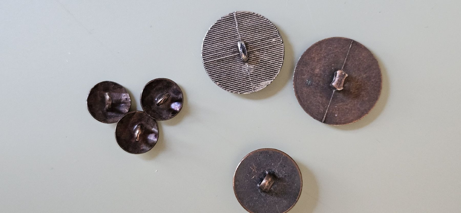Bottoni: lot 24 boutons divers – Usato da Carouge GE venduto da Lea000 9