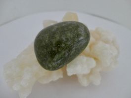 Epidot Trommelstein
