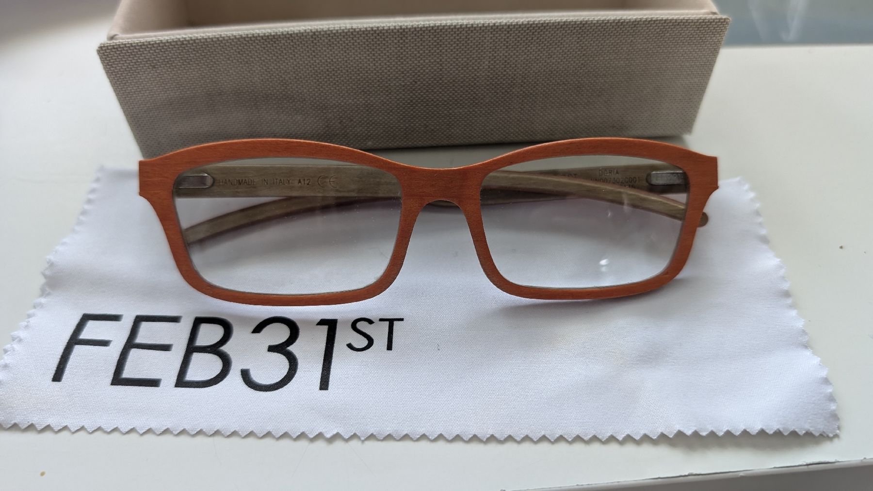 Lunettes & Verres: Lunette bois – Neuf (Voir description) à Bernex par Natalys