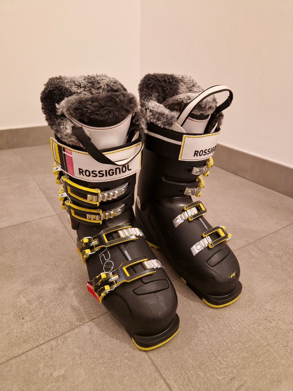 Rossignol Scarpe da donna: Chaussure de Ski Rossignol – Nuovo (secondo la descrizione) da Le Châble VS venduto da tif_9sny 4