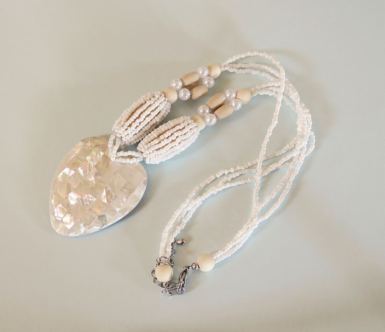 Catenine: Glasperlenkette mit Herzanhänger Perlmutt doubliert – Usato da Brittnau venduto da marlenestone 3