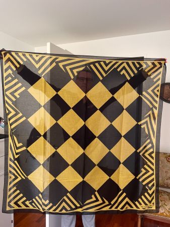 Foulard noir et jaune