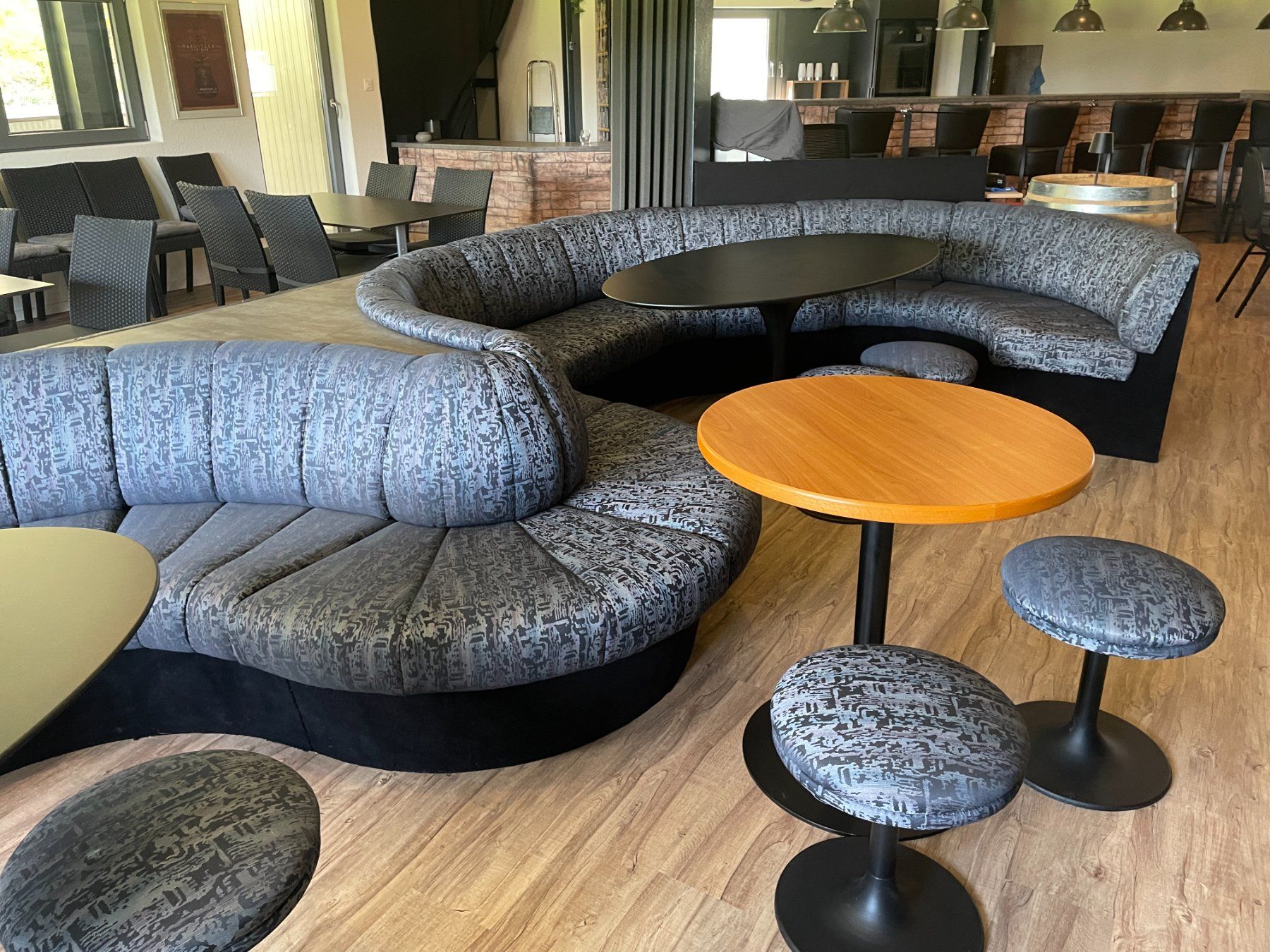 Divani: Bistro Lounge 22 Sitzplätze Modular – Usato da Fislisbach venduto da inf_lcr9 3