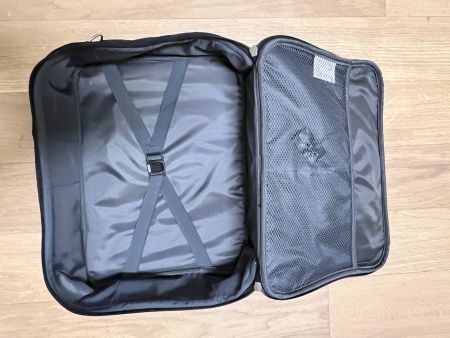 Schwarze Reisetasche mit Rollen, geräumig & praktisch