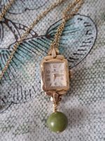 Vintage Uhr goldfarben mit Jadekugel