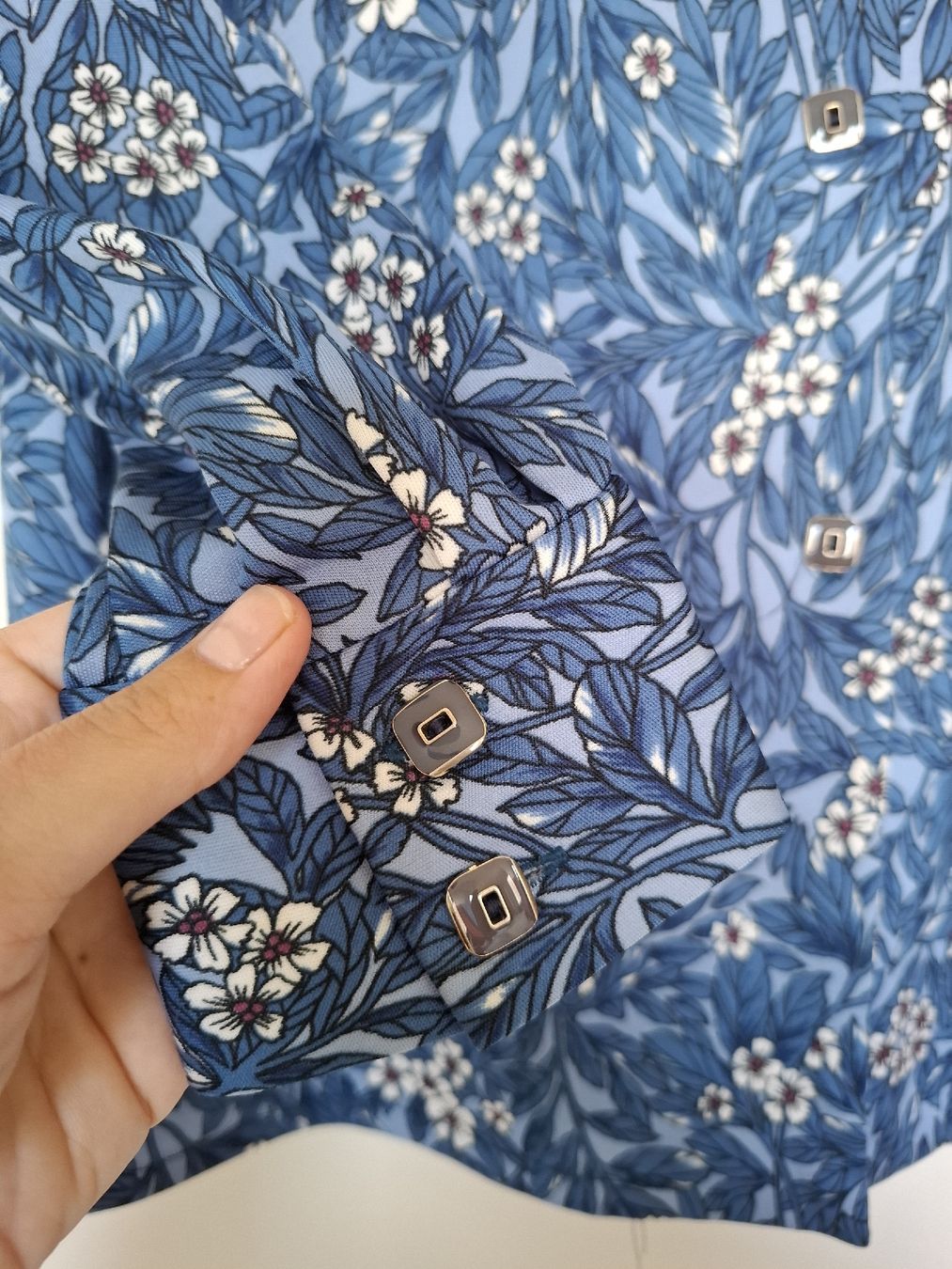 Camicette: Chemise Vintage à fleurs – Usato da La Tour-de-Peilz venduto da Marin_nette 1