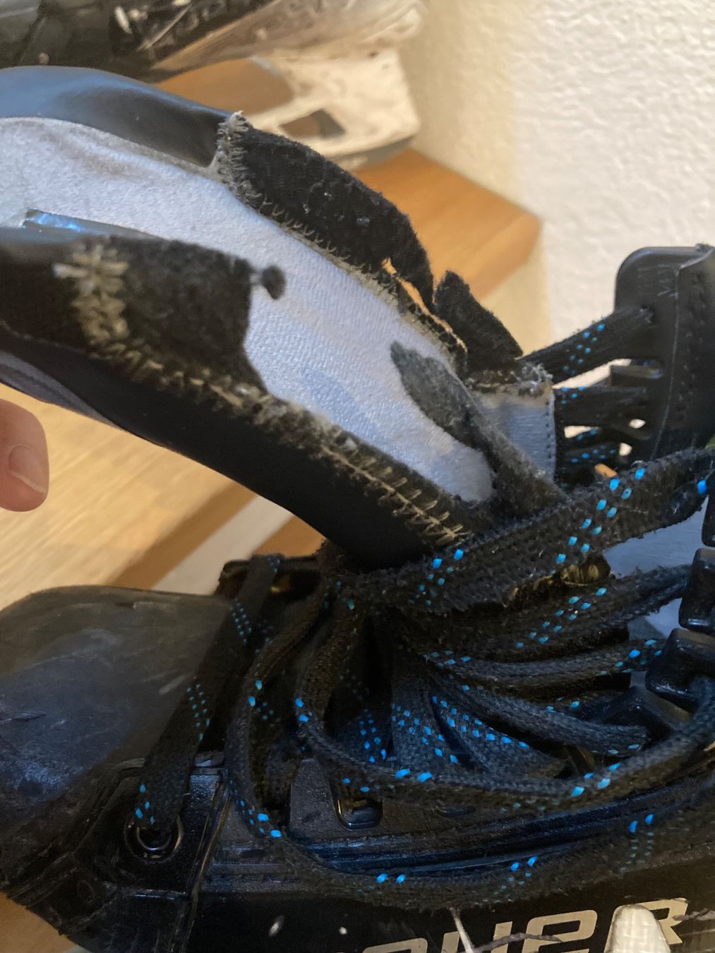 Bauer Schlittschuhe: BAUER Schlittschuhe – Gebraucht aus Ringgenberg BE von Beatenberg1 4