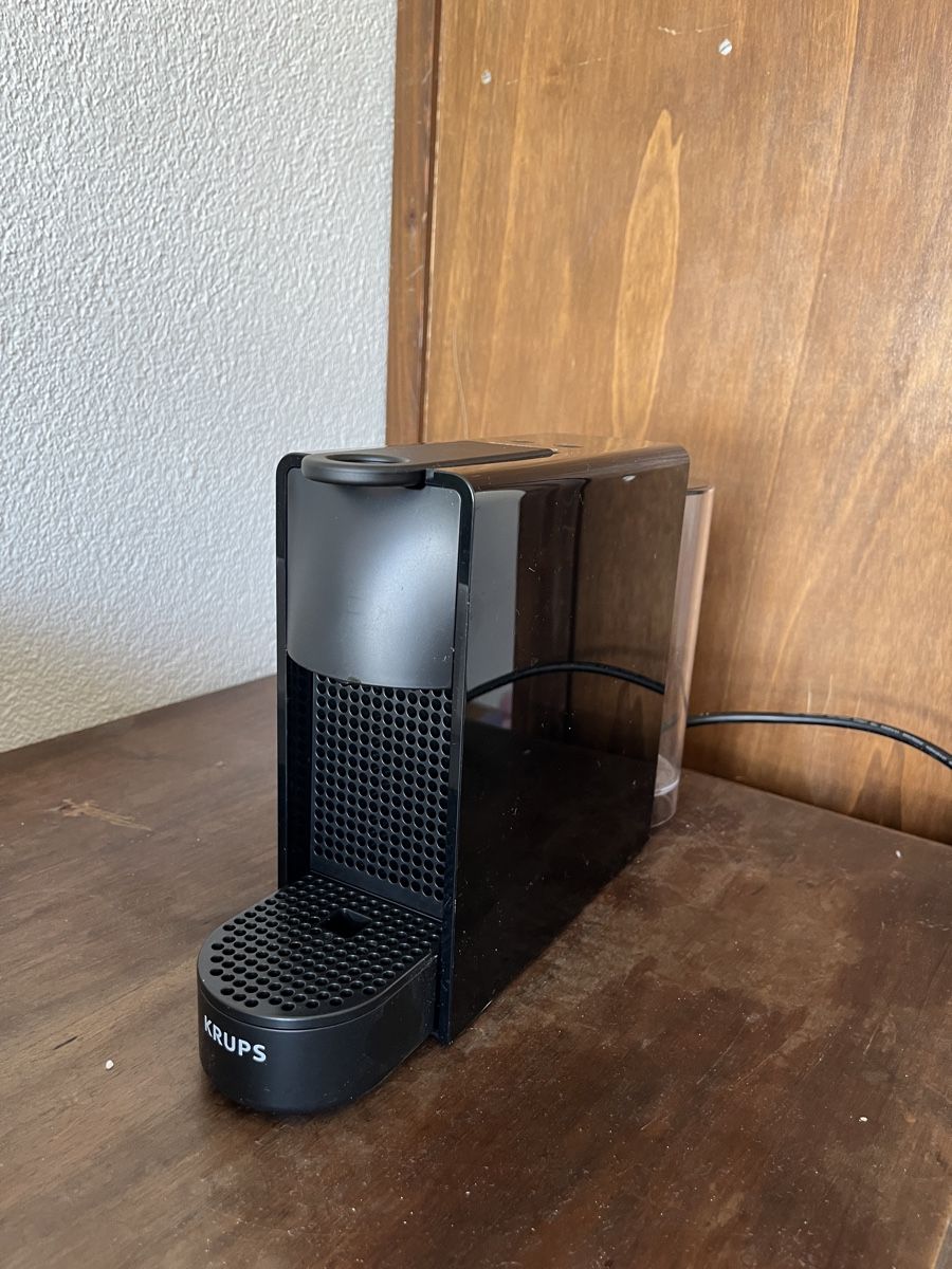 Nespresso Kaffeemaschinen & Espressomaschinen: Machine à café Nespresso Essenza mini noire – Gebraucht aus Biel/Bienne von Mathilde.M 3
