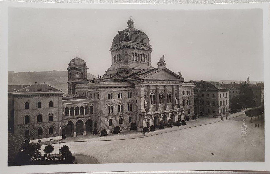 Cartoline postali: BERN   -   Parlement - Le Palais du Parlement – Usato da Delémont venduto da Domdom1
