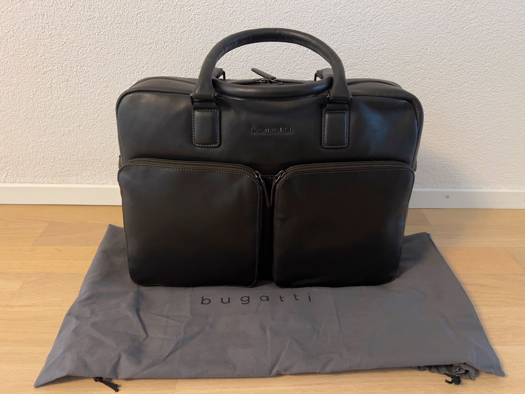 Bugatti Borse: Bugatti Laptoptasche Leder – Nuovo (secondo la descrizione) da Gähwil venduto da fabio.iacovelli