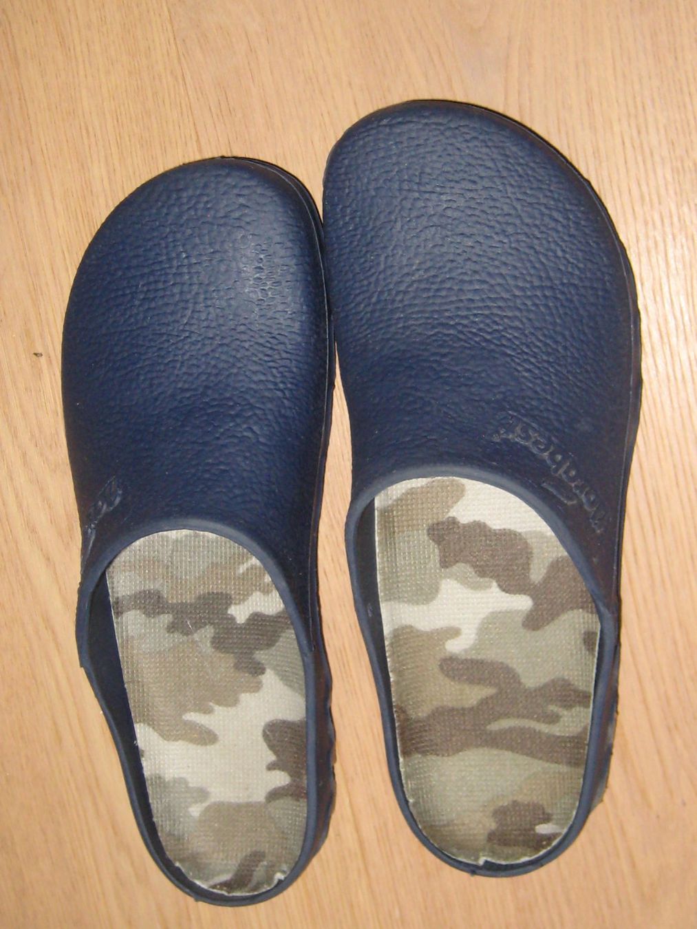 Herrenschuhe: Bequeme Herren Gartenschuhe / Clogs, Grösse 42 – Gebraucht aus Neftenbach von Werthe 1